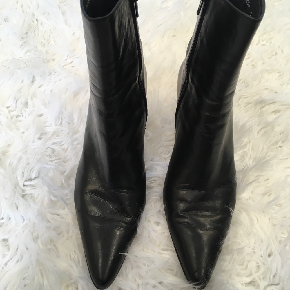 Stuart Weitzman Black Zipper Booties 8M